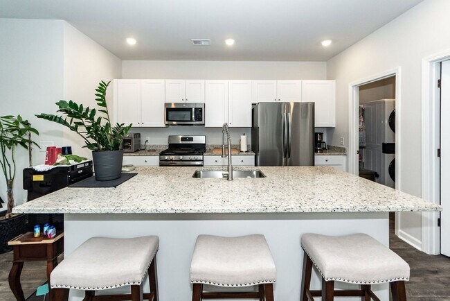 Foto del edificio - 239 Pine Crest View Dr