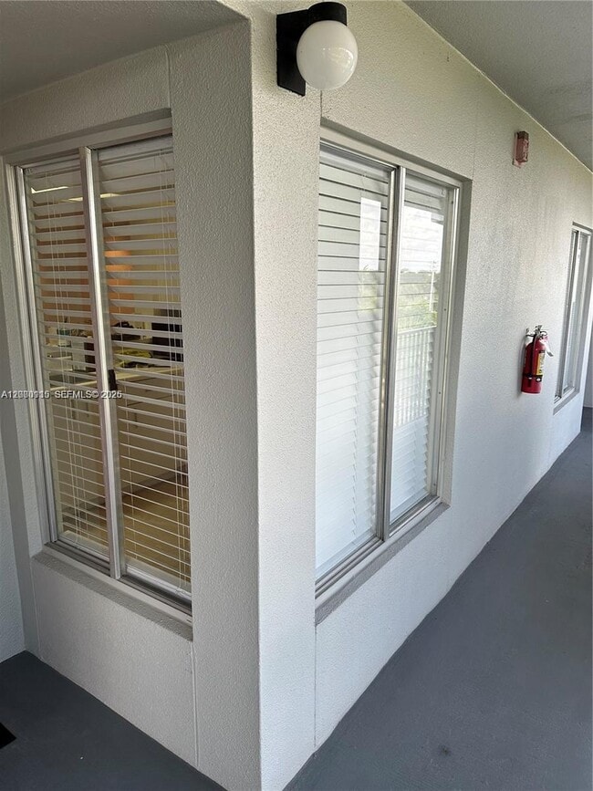 Building Photo - 800 SW 137th Ave