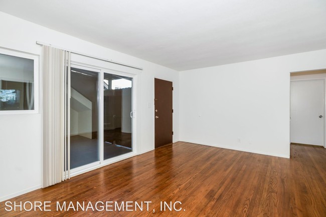 Building Photo - 926-932 Tourmaline St