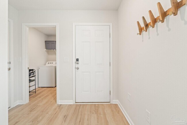 Foto del edificio - 5252 Peach Dr