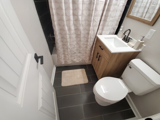 Foto del edificio - 1538 NE 42nd St