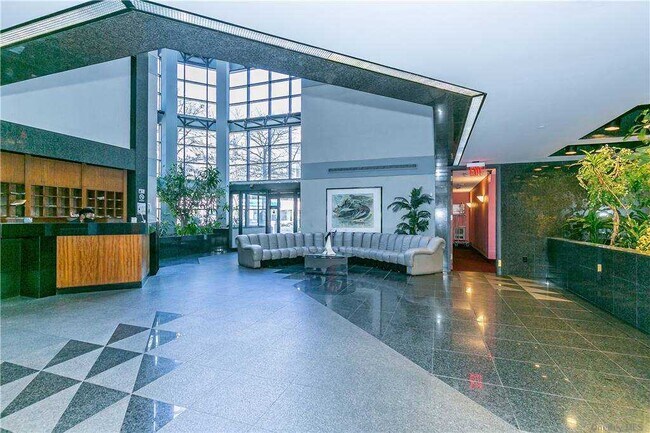Foto del edificio - 100 Great Neck Rd