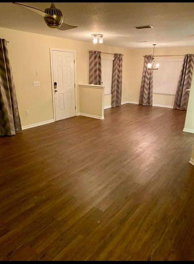 Building Photo - 3 Bedroom 2.5 Bath Treviso Townhome minute...