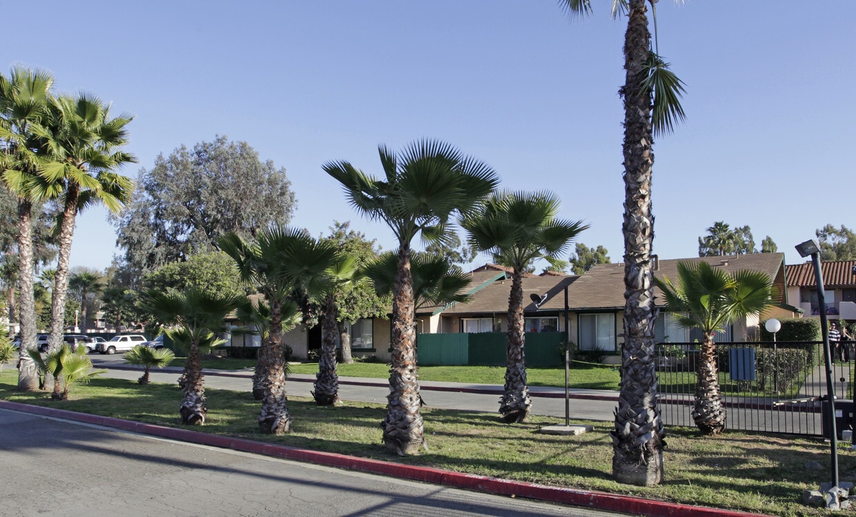 Building Photo - Crossings at Escondido Manor