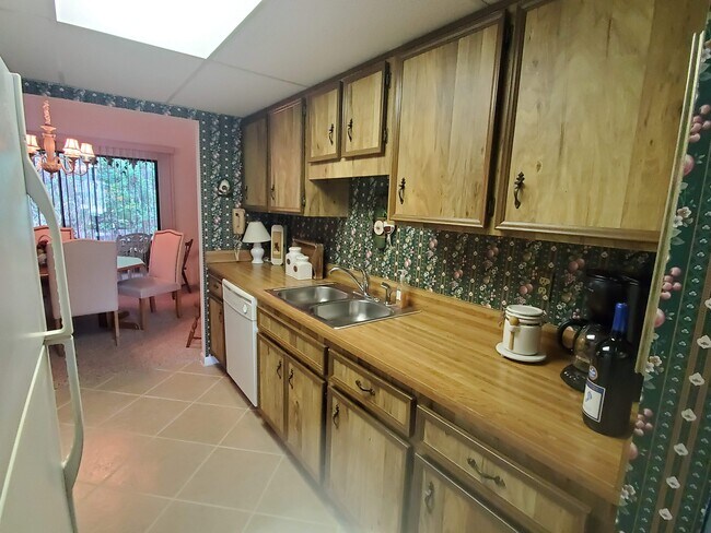 Kitchen - 446 Valerie Dr