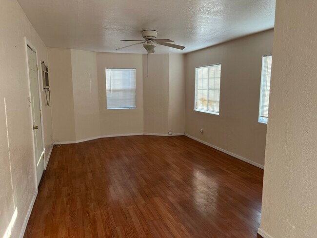 Living room - 1912 Church St