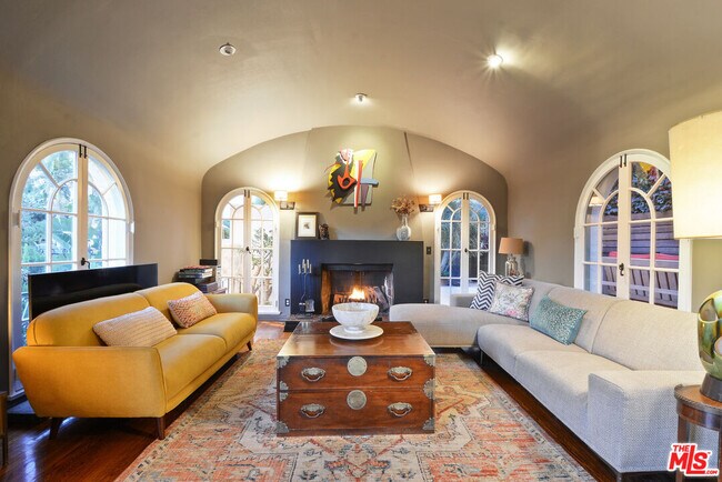 Foto del edificio - 6717 Whitley Terrace