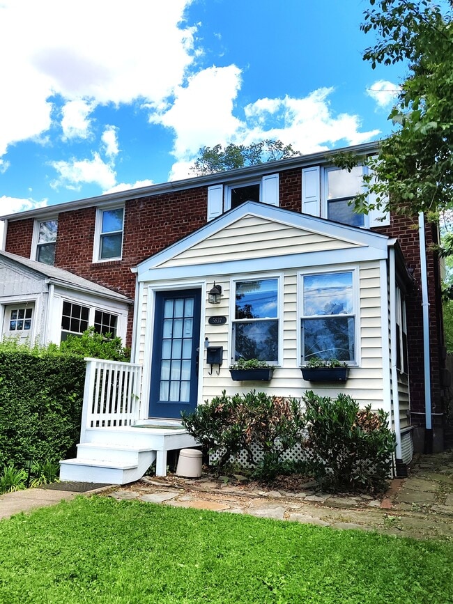 Building Photo - 5837 Edgehill Dr