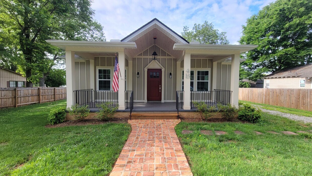 3 Bed, 2 Bath Home Available in Greenville - 3 Bed, 2 Bath Home Available in Greenville