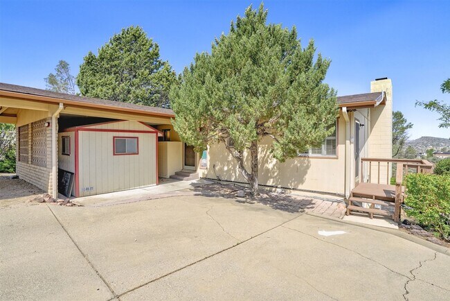 Foto del edificio - 3 Bedroom, 2 Bath Home with Views in Prescott!