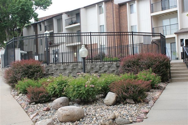 Building Photo - 2618 S 72nd Ct