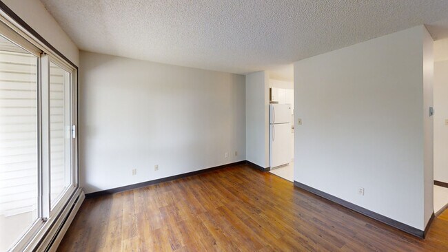 Building Photo - 5117-5144 44 St