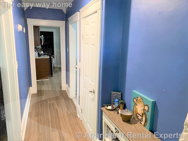 Building Photo - Tufts 2 Bedroom - Hardwood Floors, Parking...