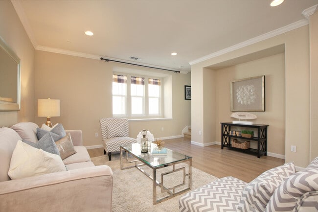 Building Photo - 6653 S Mariposa Ln