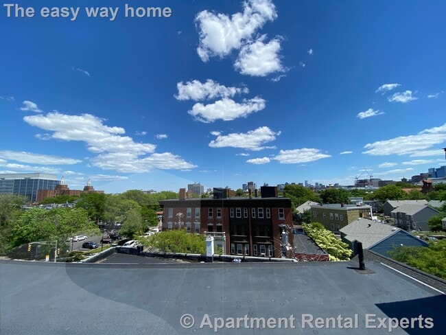 Building Photo - 1054 Cambridge St