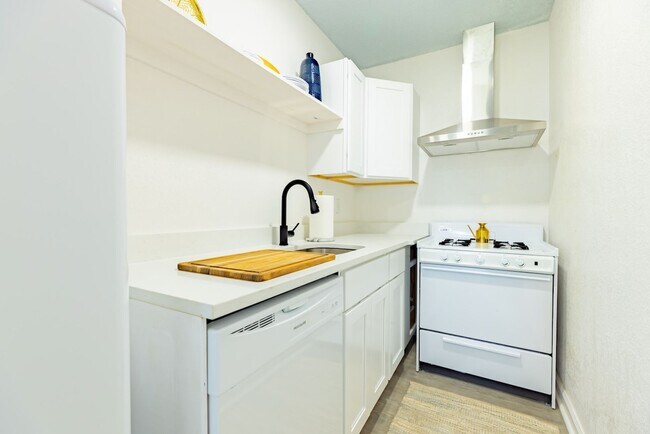 Foto del edificio - Live in the newly designed SOCO Community!