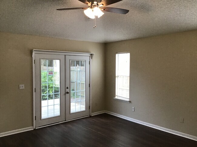Foto del edificio - 2073 W Featherwood Drive