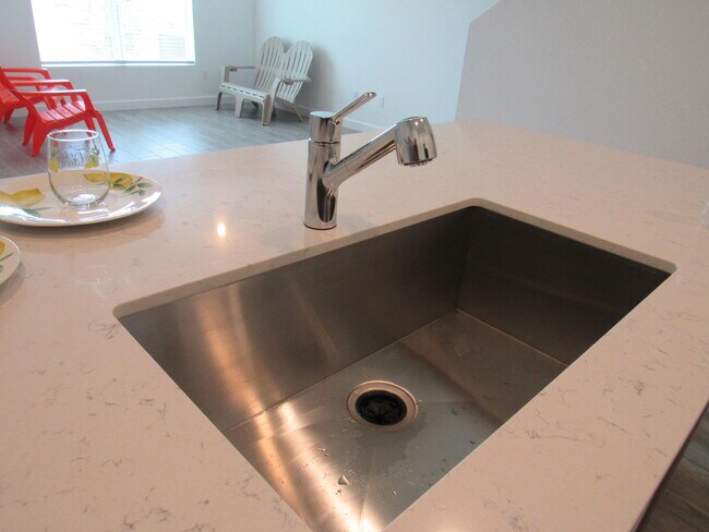 Foto del edificio - 4332 Pond Lily Ln
