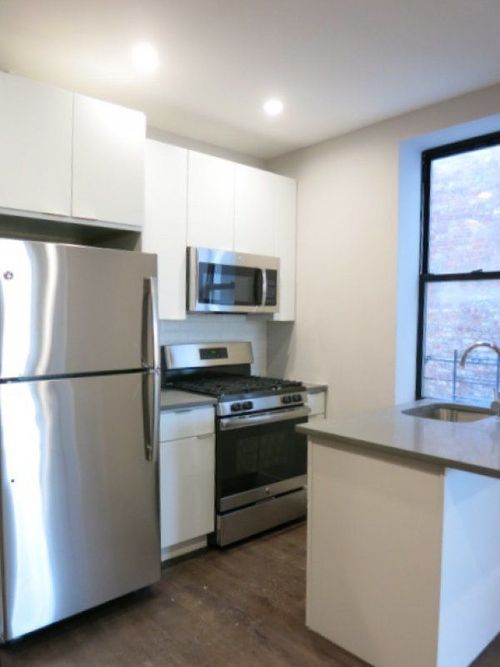 Foto del edificio - 728 Saint Nicholas Ave