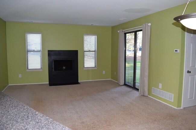 Building Photo - GREAT ENTRY LEVEL CONDO IN FARMINGTON HILLS!