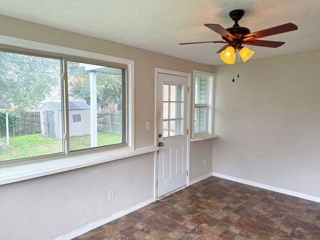 Building Photo - For Rent...850 Rice St, Wood River, IL 62095