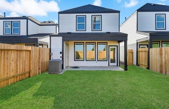 Building Photo - 2924 Crown Gate Dr