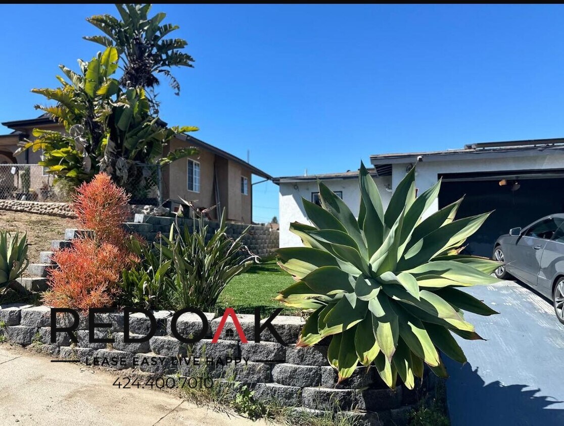 Foto principal - 3254 Logan Ave