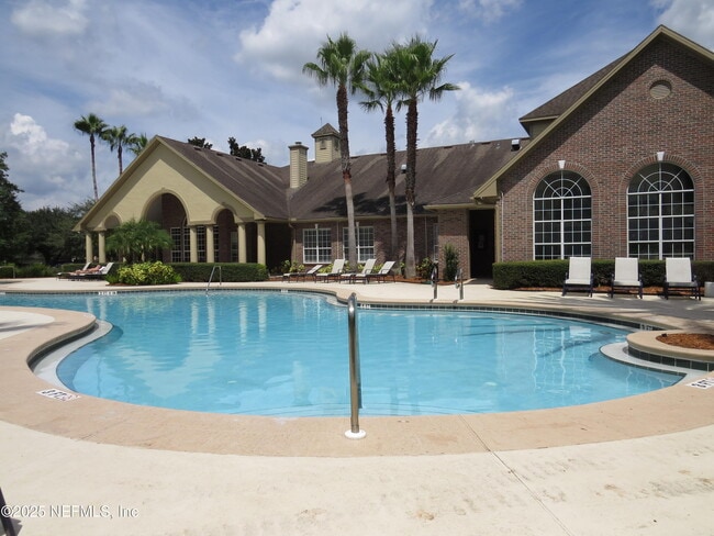 Building Photo - 7800 Point Meadows Dr