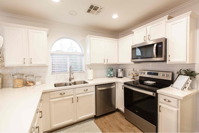 Building Photo - 15550 N Frank Lloyd Wright Blvd