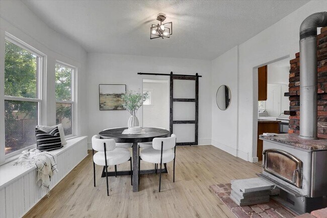 Foto del edificio - Updated Single Family home for Rent! - 3 Bedroom, 1.5 Bathroom Located in Spokane!