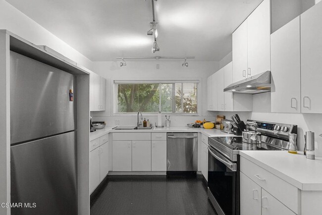 Foto del edificio - 3300 S Sepulveda Blvd