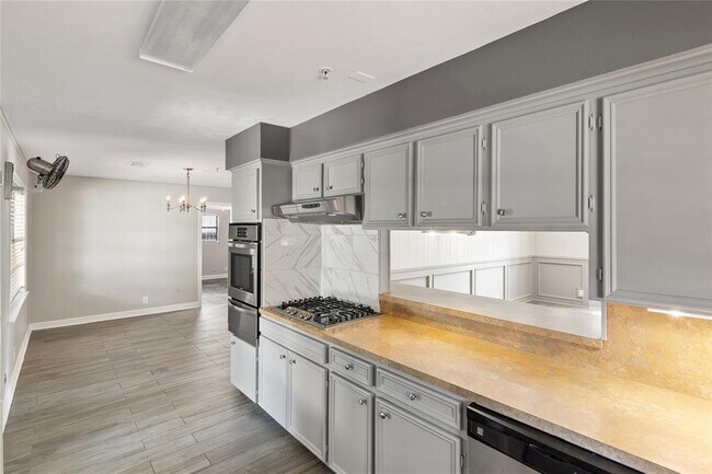 Foto del edificio - 1145 W 21st St