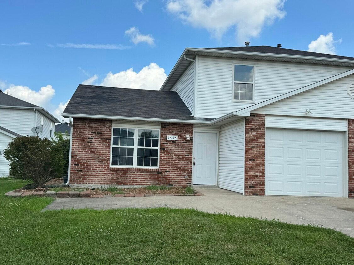 Building Photo - 1615 High Quest Cir