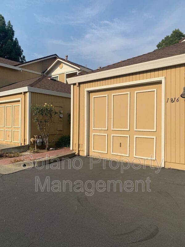 Building Photo - 1816 Shirley Dr