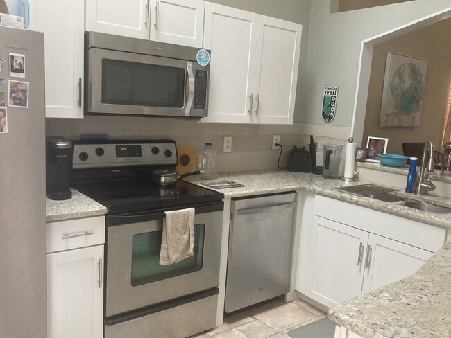 Foto del edificio - 571 Milburne Close