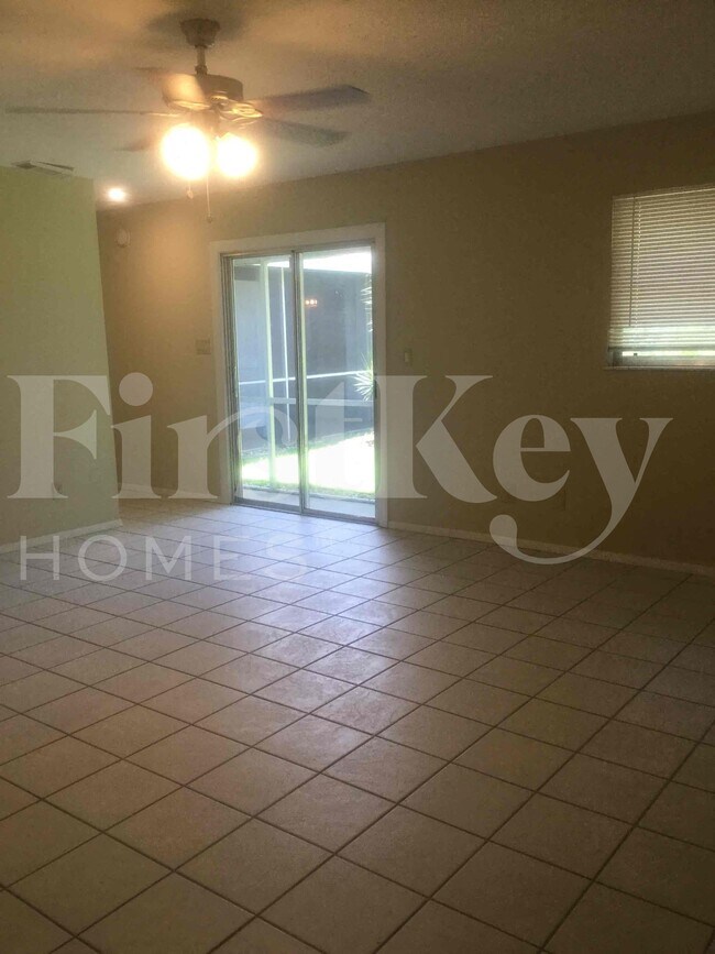Foto del edificio - 687 SW Heather St