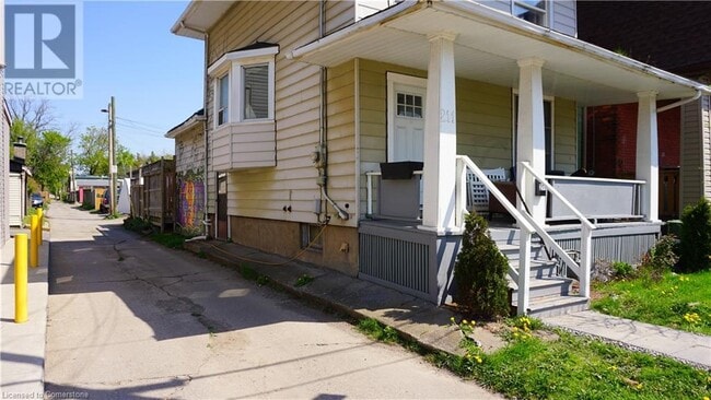 Building Photo - 211 Dundurn St S