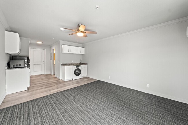 Foto del edificio - 8050 Baymeadows Cir W
