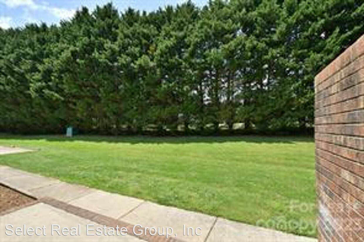 Building Photo - 2 br, 1 bath House - 166 Glen Gar Dr