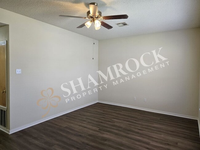 Building Photo - One-Bedroom with Garage