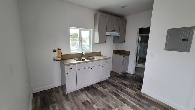 Building Photo - 201 W 107th St