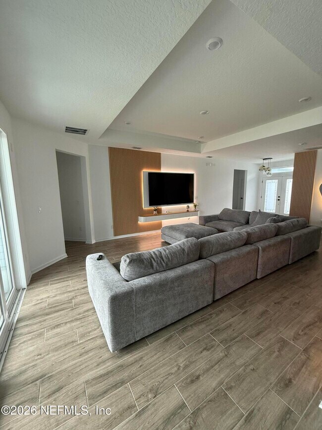 Foto del edificio - 2105 Featheredge Wy