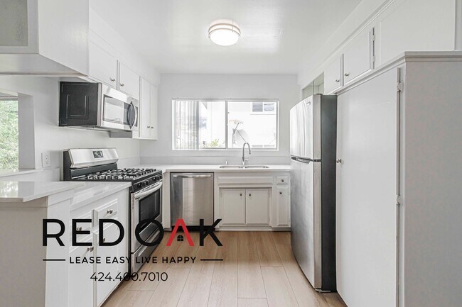 Foto del edificio - 8115 Norton Ave
