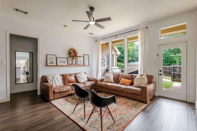 Building Photo - 2209 Swallow Ln