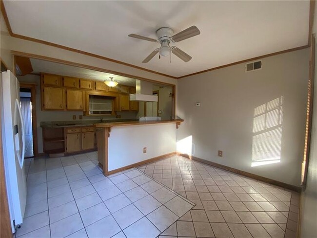 Foto del edificio - 3115 Hidden Lake Dr
