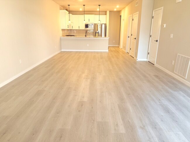 Building Photo - 2740 Bear Springs Cir