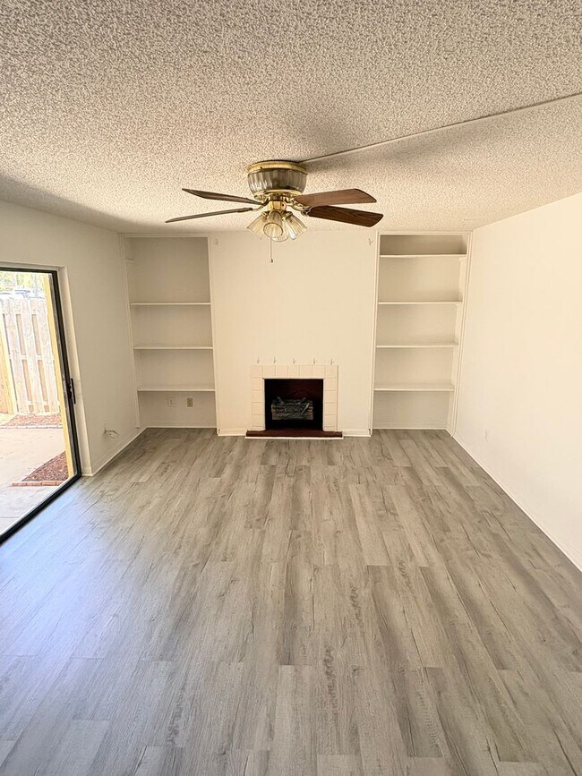 Building Photo - 5584 Malt Dr