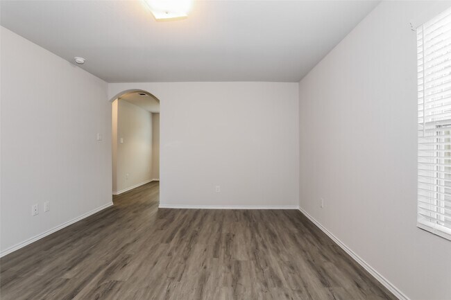 Foto del edificio - 411 Brushback Dr