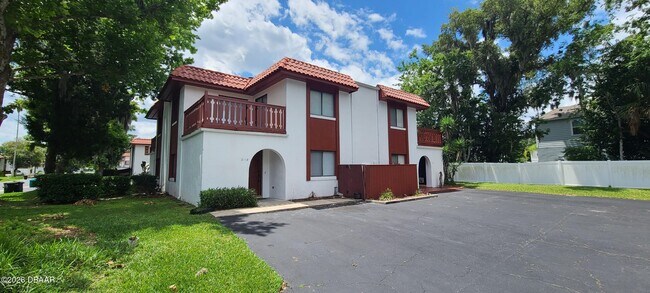 Foto del edificio - 2118 Oak Meadow Cir