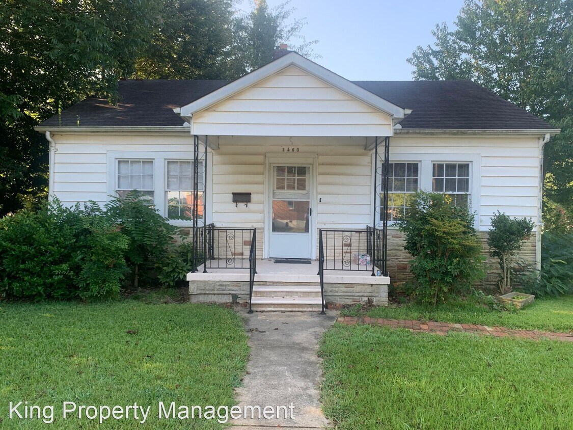 2 br, 1 bath House 1400 E. 10th Street House Rental in Anniston, AL